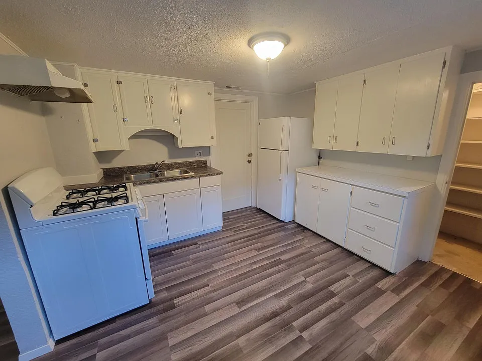 1 bed, 1.0 bath, 700 sqft, $825 — Photo 3