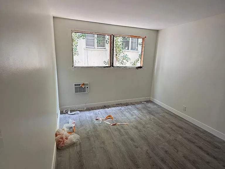 815 S Wilton Pl — Photo 3
