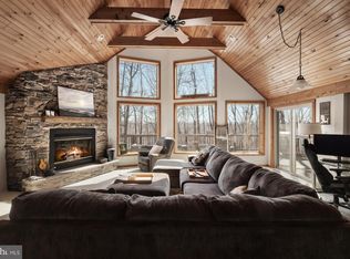 201 Endless Summer Rd, Hedgesville, WV 25427