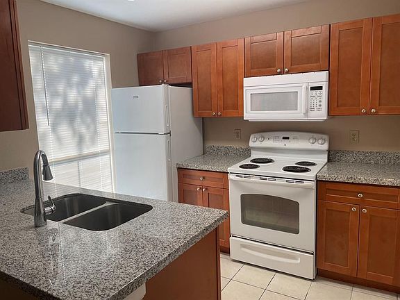 3rd image of 3900 Woodchase Dr #73