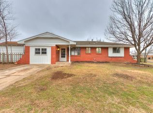 923 SW 3rd St, Moore, OK 73160