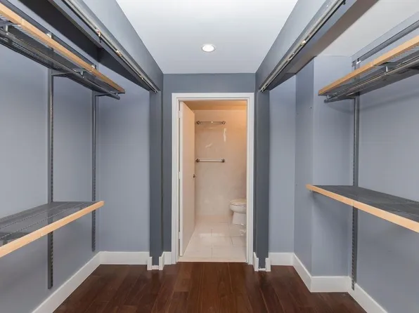 102 Christopher Columbus Drive image 7 of 22