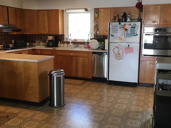 4th image of 615 Fairview Ave