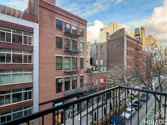4th image of 10 E 13th St APT 5D