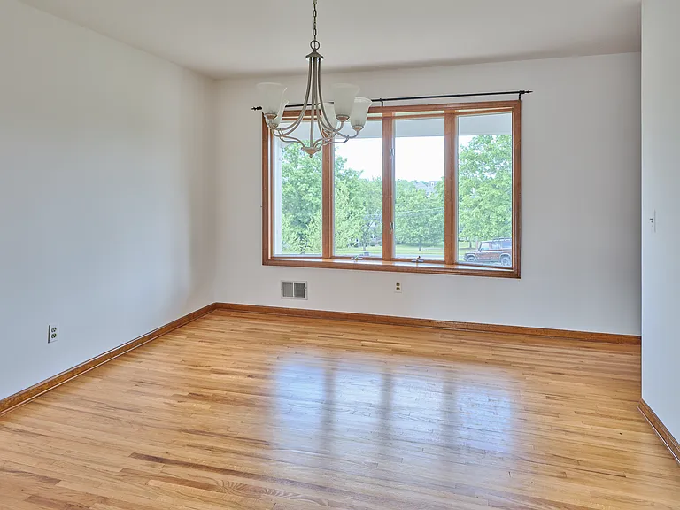815 Clawson Ave — Photo 14