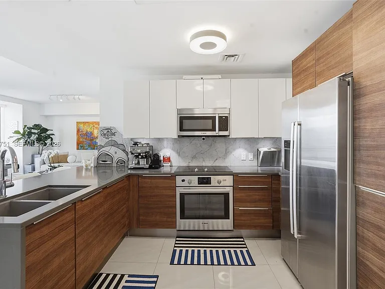 601 NE 27th St #1506 — Photo 16