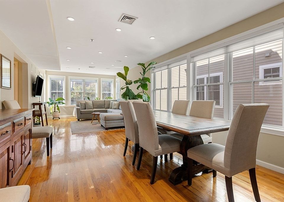 1st image of 26 Forbes St #2
