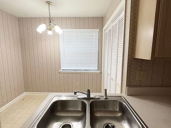 5th image of 4414 Stratfordshire Ct #0