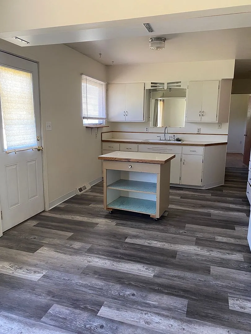 South Missoula 3 bedroom with fenced yard and garage — Photo 4