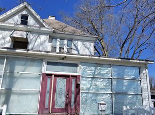 319 W Washington St, Clinton, IL 61727