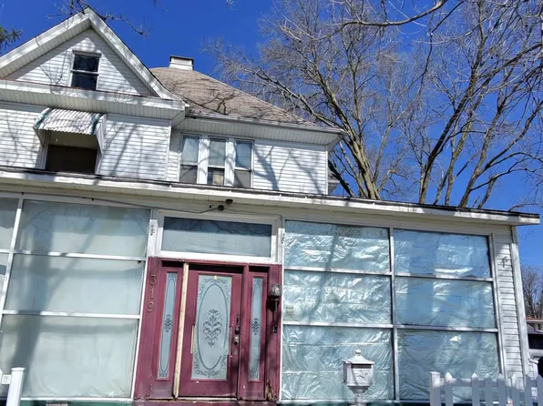 319 W Washington St, Clinton, IL 61727