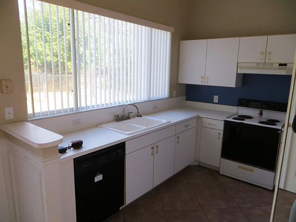 4th image of 4343 SW Taluga St