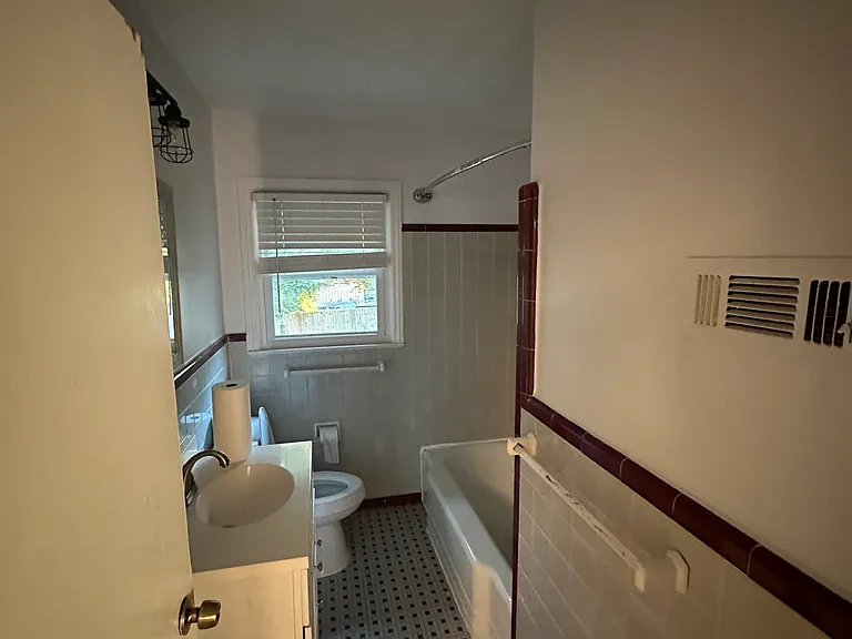 1 full bathroom