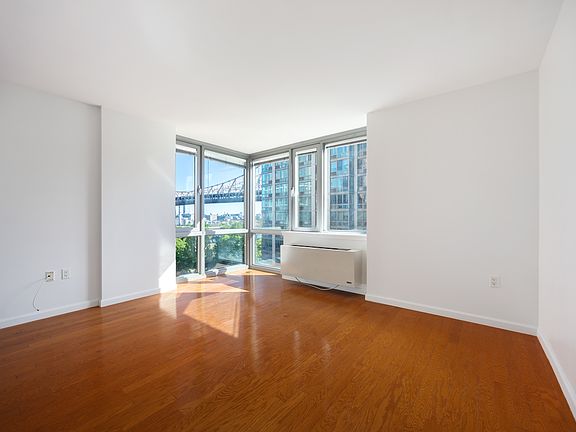 2nd image of 425 Main St APT 7G