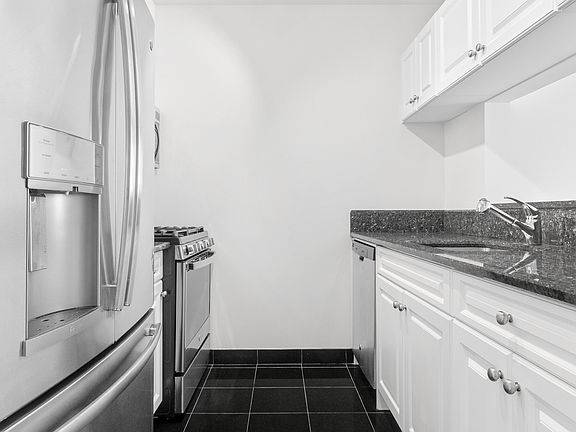 5th image of 60 W 23rd St APT 1802
