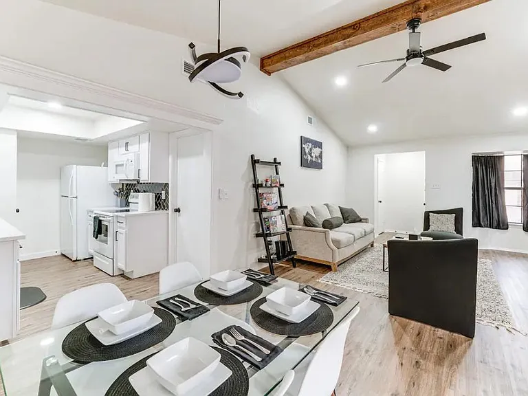 2912 Pegasus Dr — Photo 7