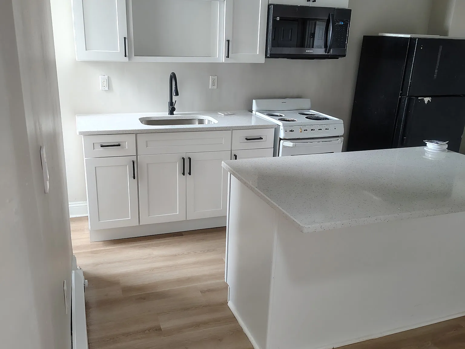 1 bed, 600 sqft, $1,050 — Photo 3