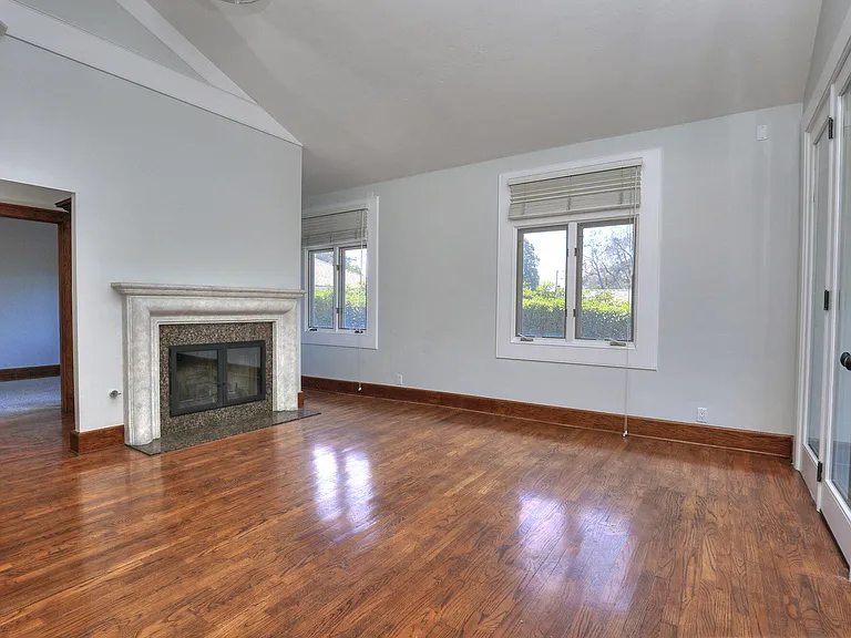 2135 De La Vina St #B — Photo 7