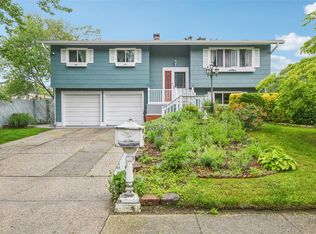 66 Radcliff Dr, Brentwood, NY 11717