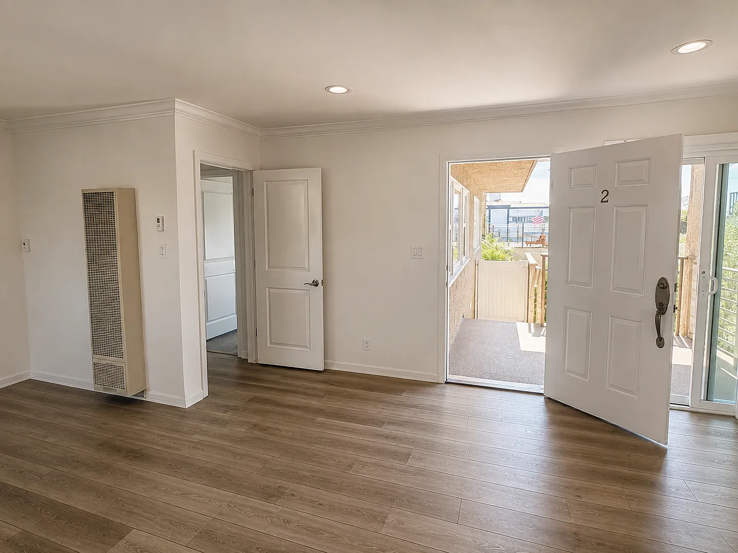 313 Avenue H — Photo 3