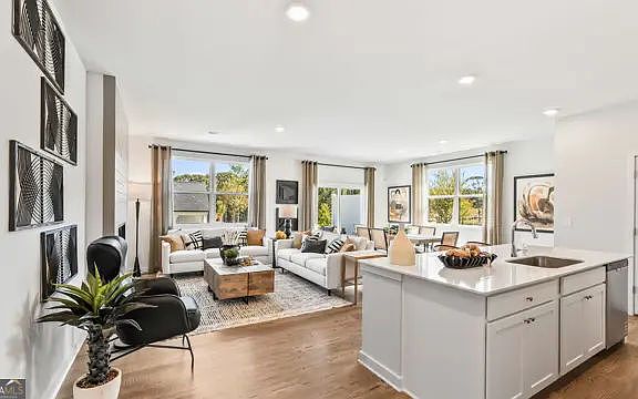 4th image of 7461 Clover Ln #134