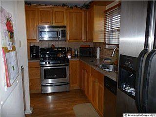 2nd image of 500 Larkspur Ln