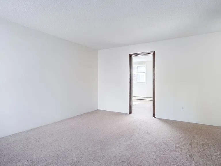 2122 Grand Ave S — Photo 19