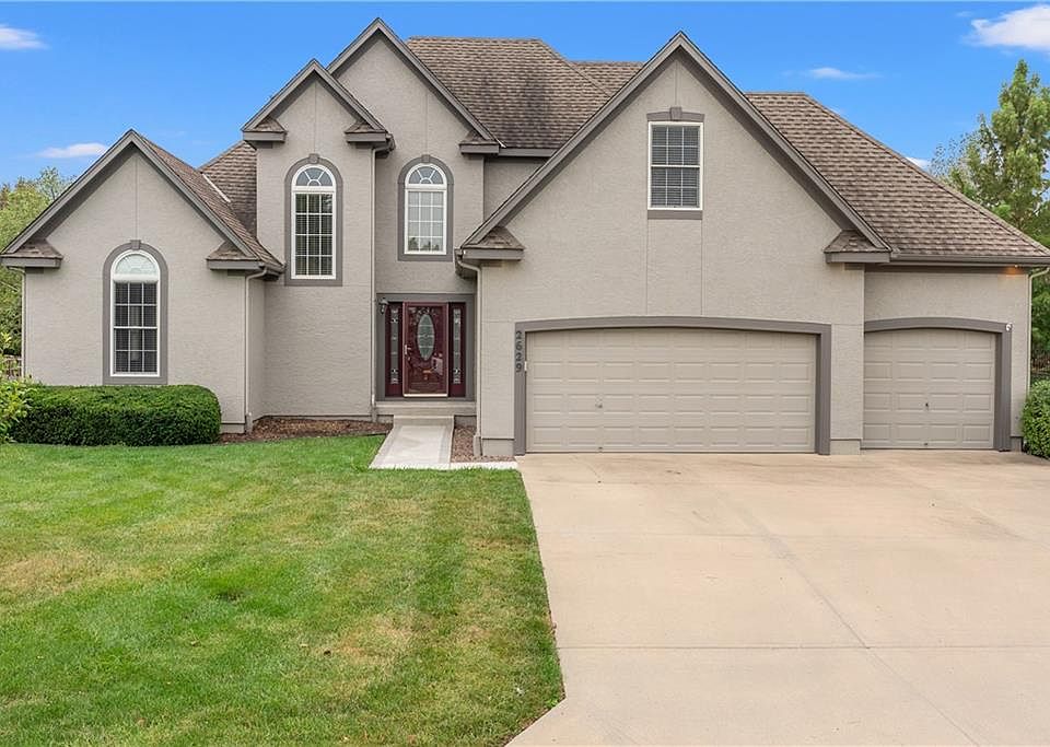 1st image of 2629 SW Wintergarden Dr