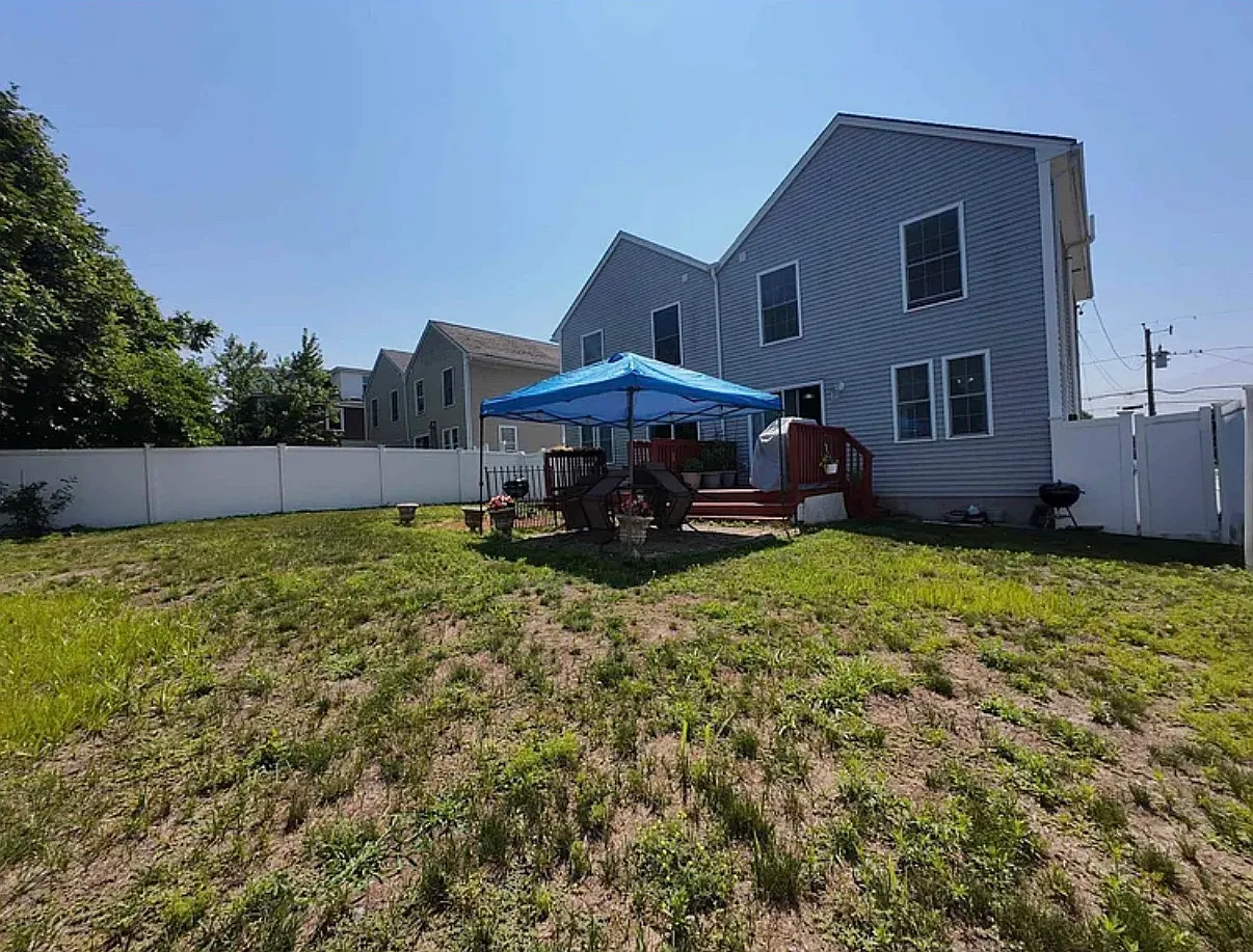 3 bed, 1.5 bath, 1334 sqft, $2,800 — Photo 3