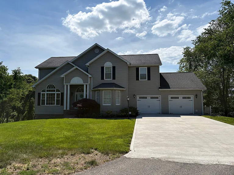 2285 Lubna Dr — Photo 1