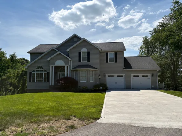 2285 Lubna Dr, Christiansburg, VA 24073