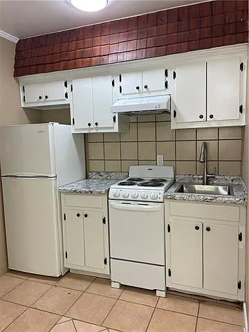 1 bed, 1.0 bath, 352 sqft, $800 — Photo 2
