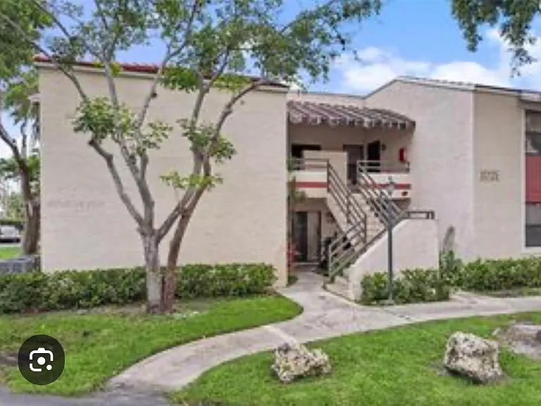 20250 NE 3rd Ct — Photo 3