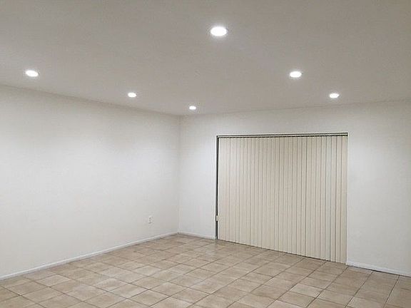 3rd image of 10373 N Kendall Dr