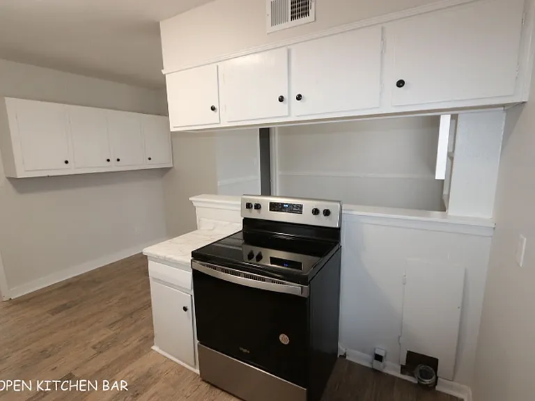 1648 Ivy Rd — Photo 3
