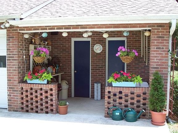 Pool Changing Room & Rest Room
