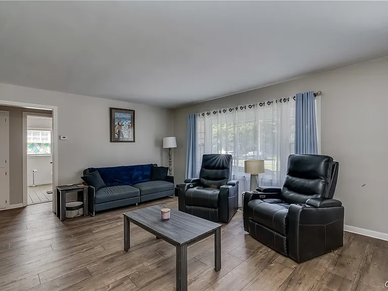 325 Paddock St — Photo 19