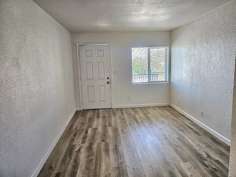510 E Hatcher Rd #303 — Photo 2
