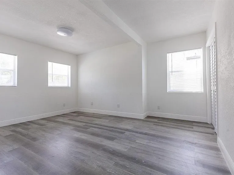 6906 N Lynn Ave — Photo 5