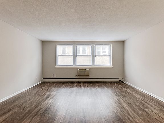 4th image of 2530 Blaisdell Ave #406