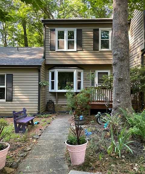 402 Forest Ct — Photo 1