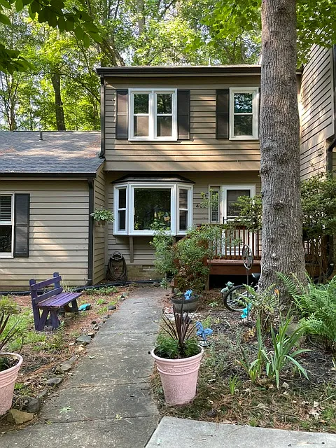 402 Forest Ct