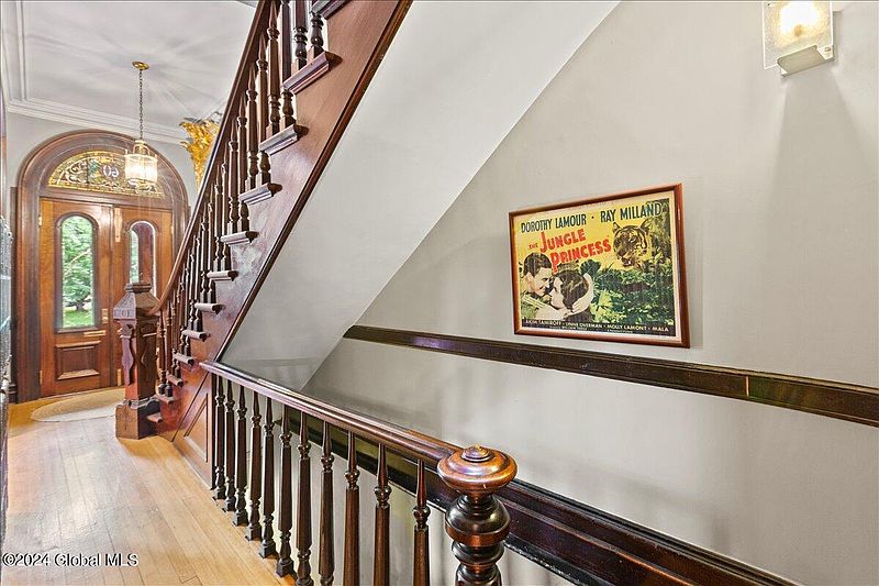 3rd image of 60 Willett Street