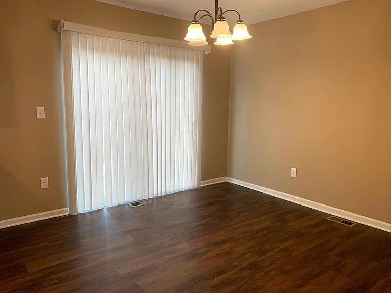 Devling Place Apartments — Photo 12