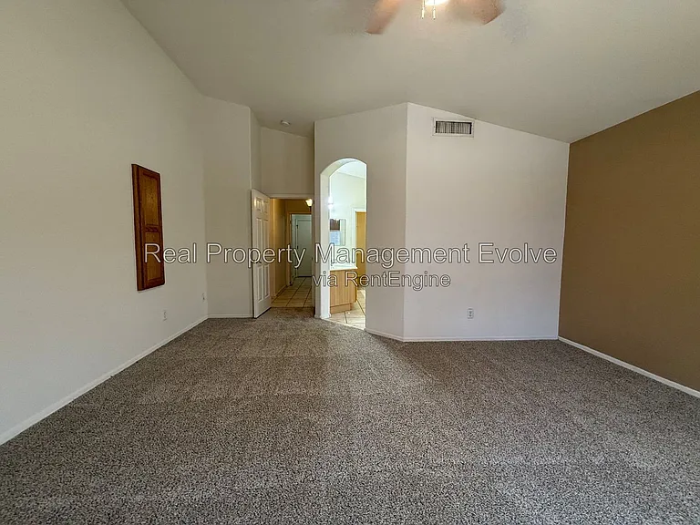 1021 W Park Ave — Photo 15