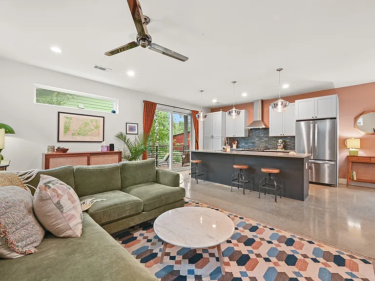 1307 Delano St #1 — Photo 2