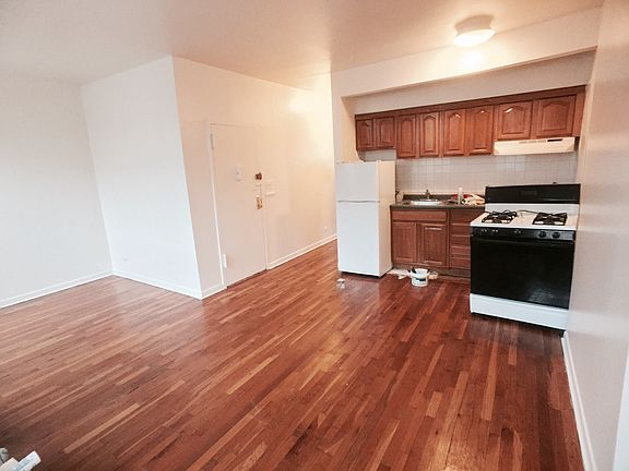 4th image of 592 Franklin Ave APT 3