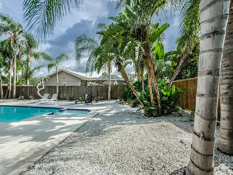 3374 Hyde Park Dr — Photo 17