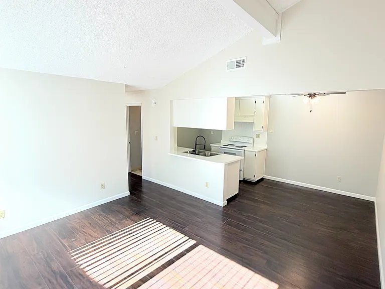 7885 Vistaridge Dr #1 — Photo 3