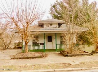 632 N 9th St, Murphysboro, IL 62966
